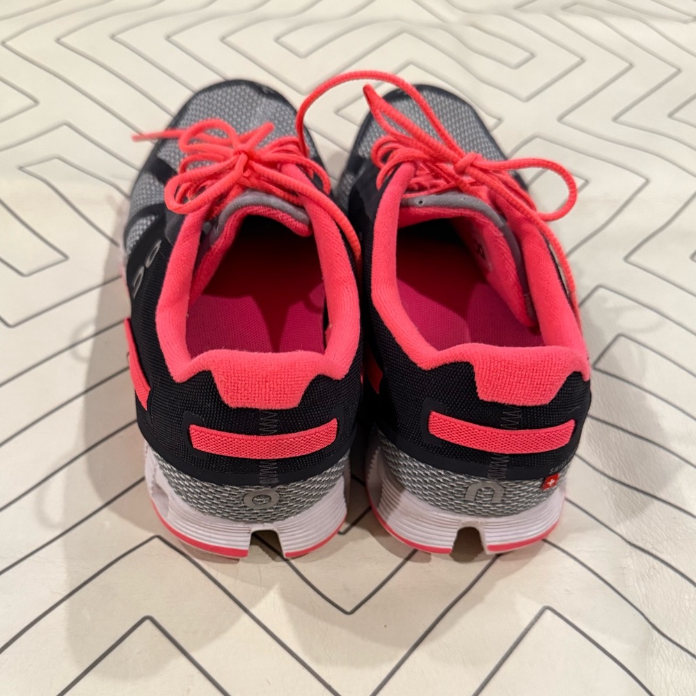 On Running Sneakers - Picture 10 of 16